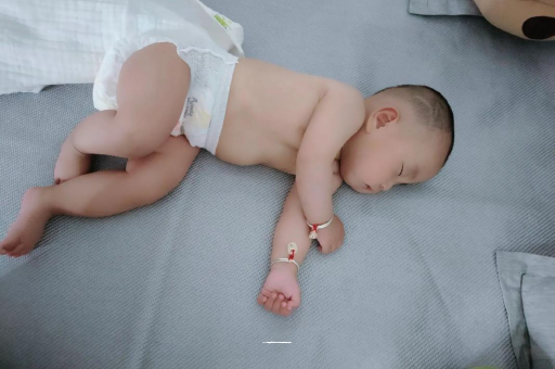 广安三个月宝宝抬头不稳